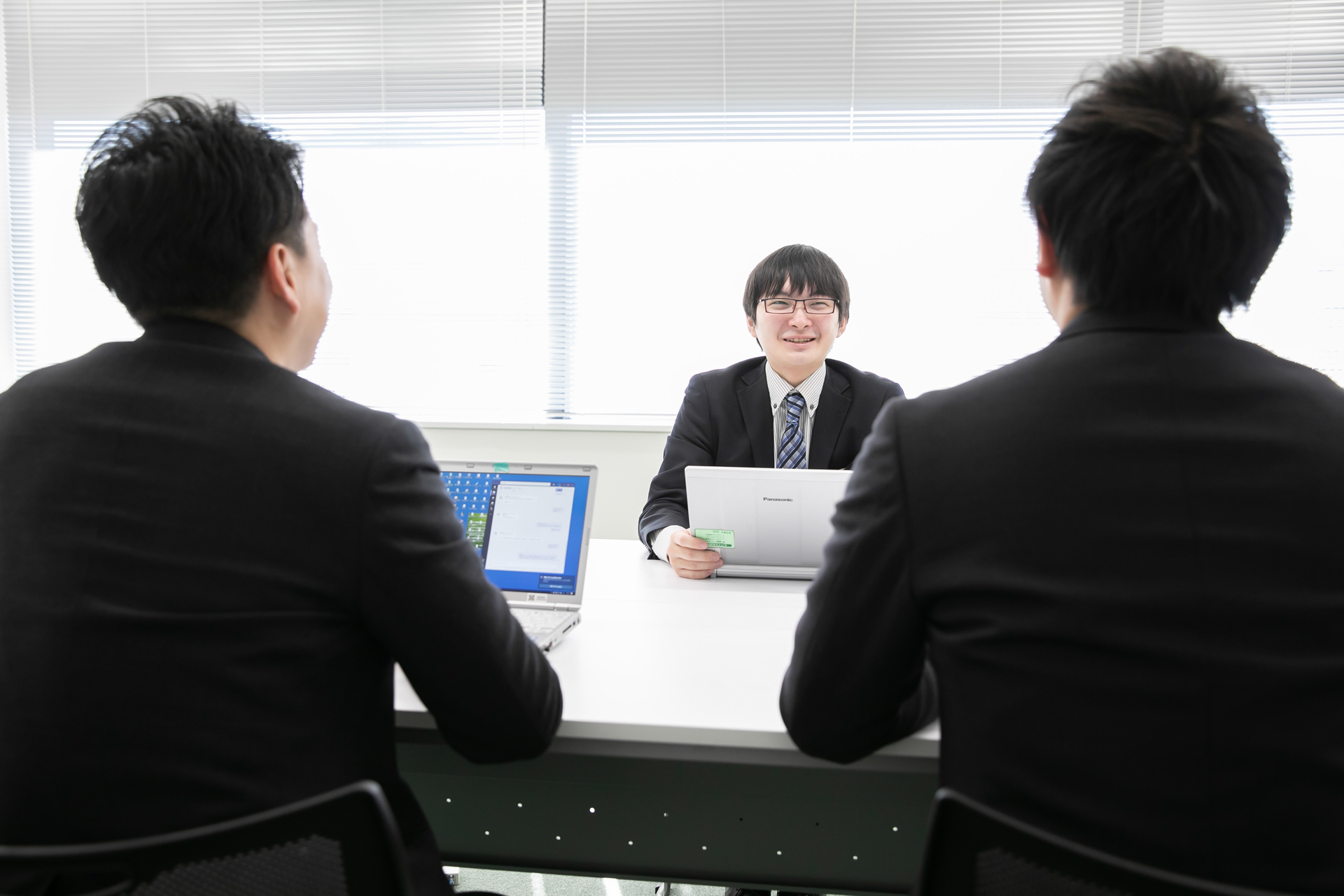 職場はとても雰囲気がよく、チームメイトも話しやすい環境。